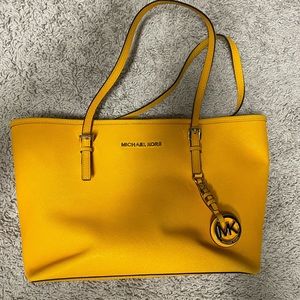 Micheal Kors purse